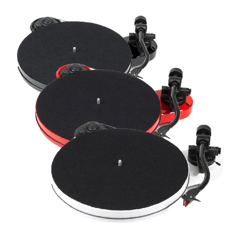 เครื่องเล่นแผ่นเสียง Pro-Ject - RPM 1 Carbon Ortofon 2M Red cartridge.